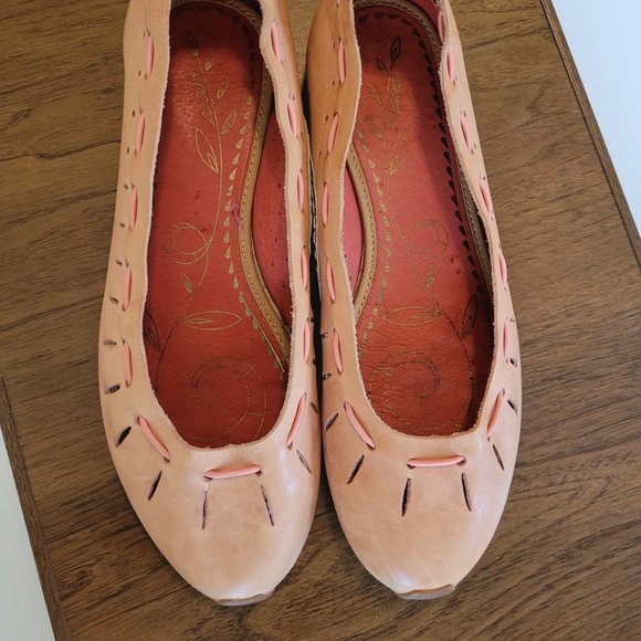 Tan Leather and Silver Snake Skin DKNY Flats. Sixe 8-M. EEUC. - Picture 14 of 14